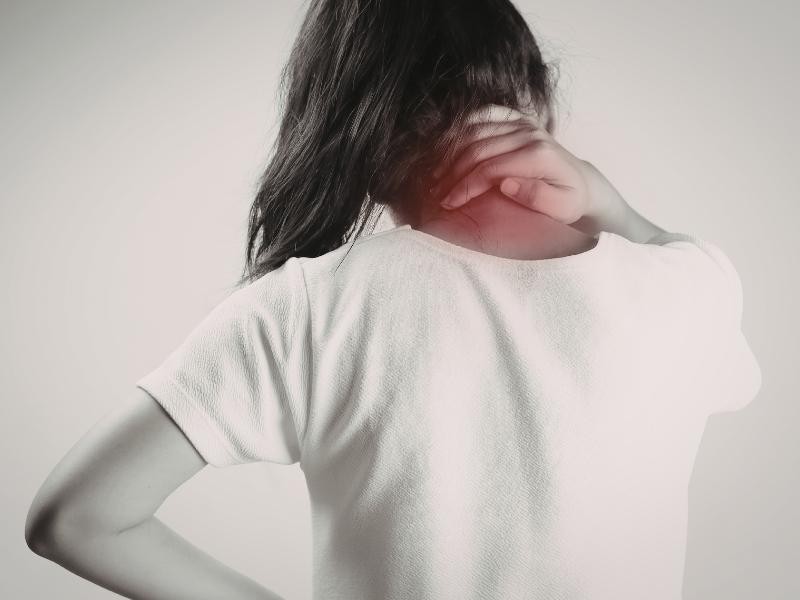 Tenho Dor no Pescoço Recorrentemente. É Hérnia de Disco?