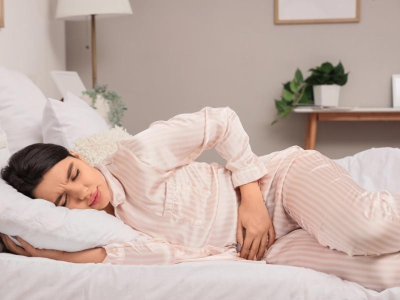 É Normal ter Sintomas Antes e Durante o Período Menstrual, como Cólicas ou Alteração de Humor?